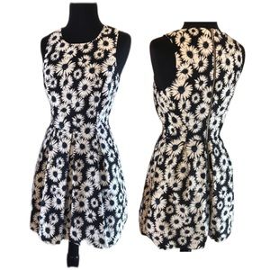 Forever 21 Daisy Dress Small Sleeveless Zip Back